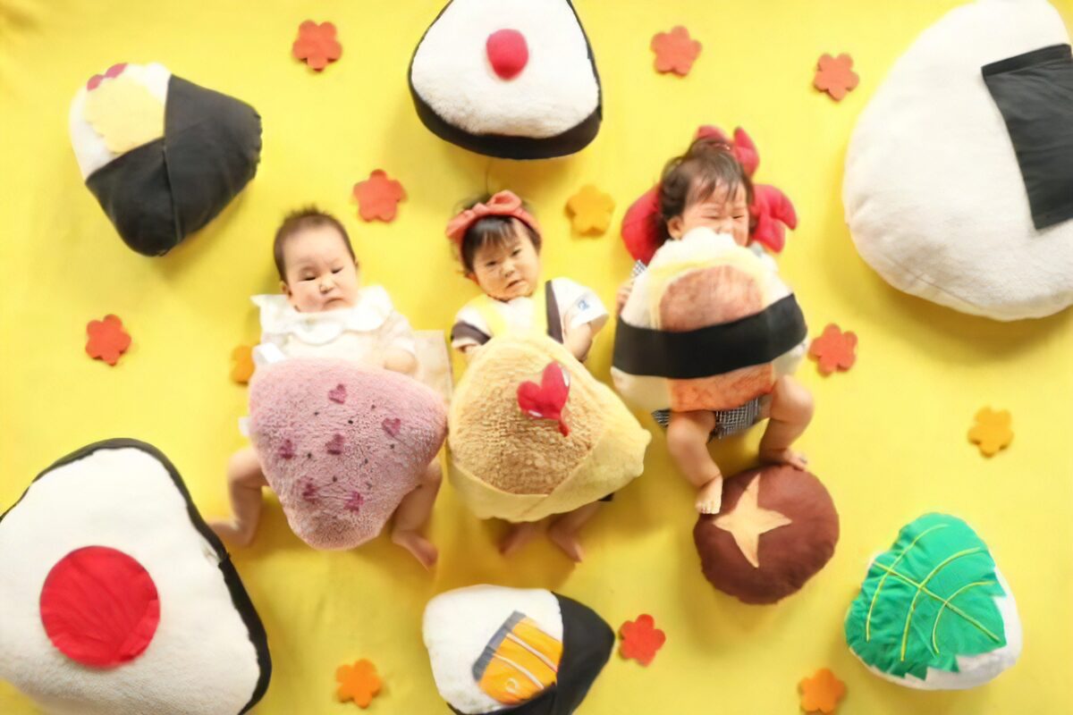 「おむすび座」の親子向けイベント「おひるねアート」の様子