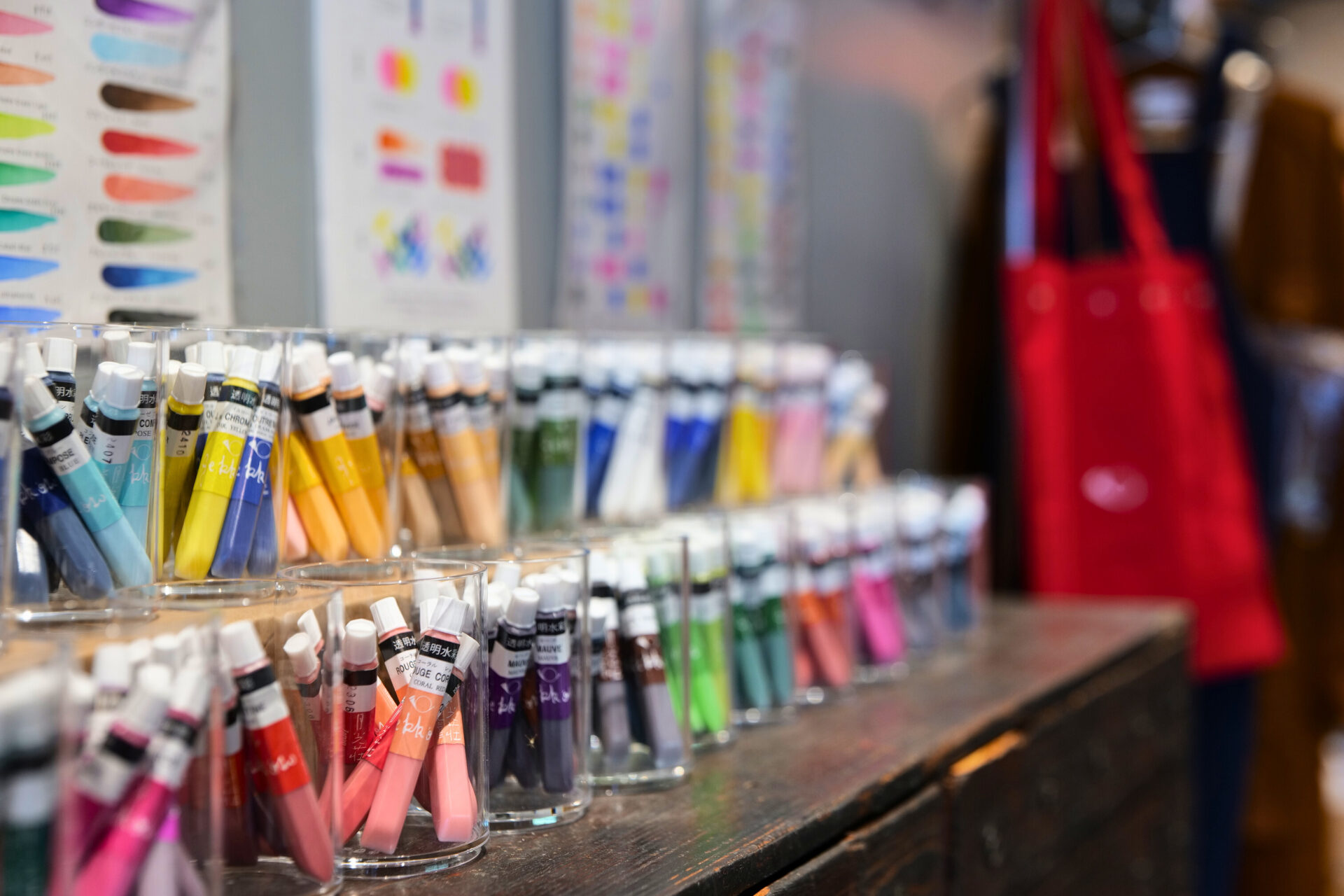 銀座の老舗・本格画材店「月光荘」の画材