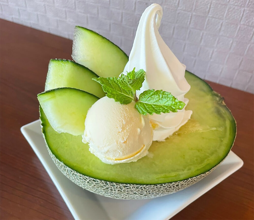 はまきた珈琲の「まるごとメロンパフェ」