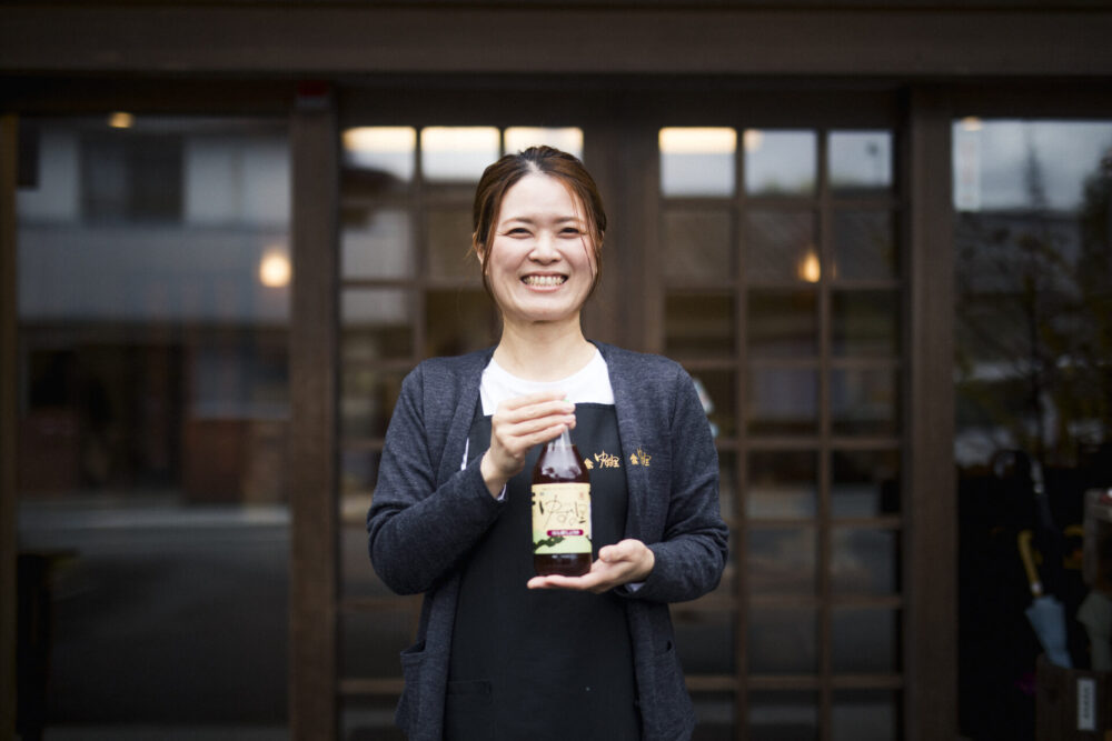 きむらバンドさんの思い出の味「ゆずの里」を持つ、高田商店のスタッフさん