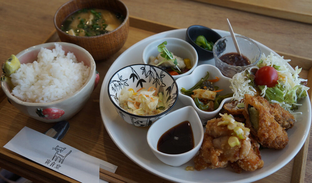 寅食堂の「週替わりランチ」