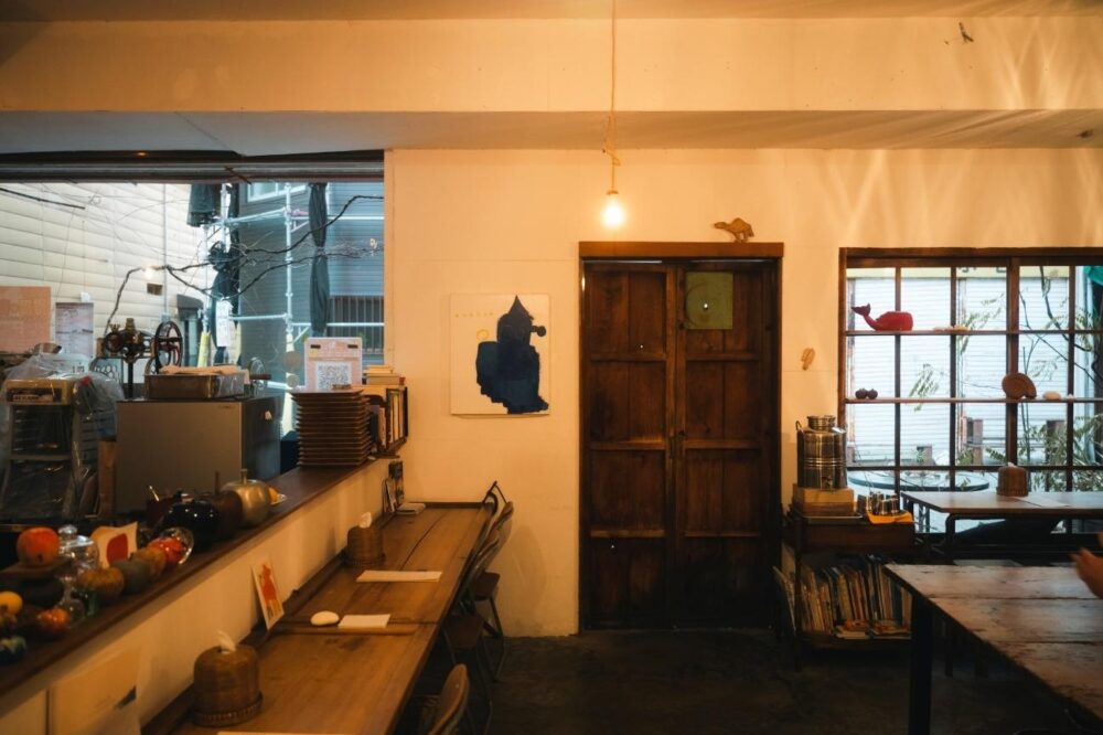 「島のモノ 喫茶 田中戸」の店内の様子